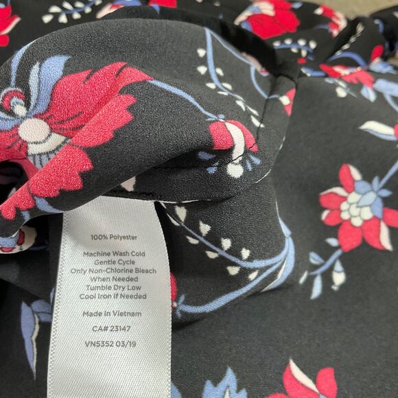 Talbots Top Women’s L Shirt Blouse V Neck Short Sleeve Floral Black Red Work - Picture 4 of 8